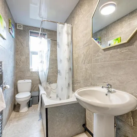 Проживание в семье *rc12s* For Your Relaxed & Cosy + Free Parking + Free Fast Wifi *
