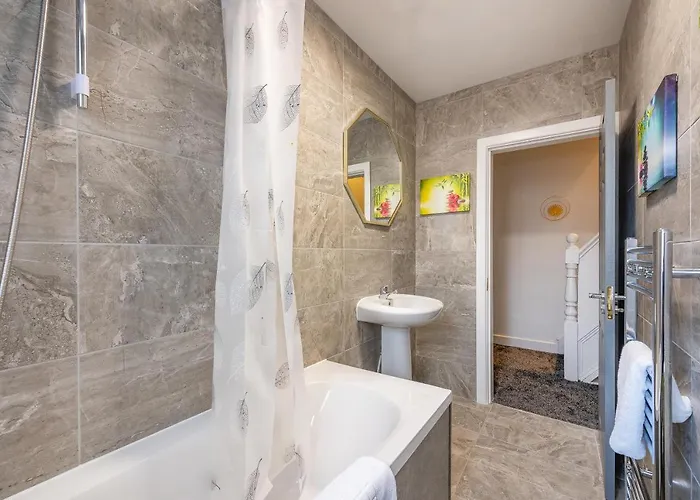 Homestay szállás *rc12s* For Your Relaxed & Cosy + Free Parking + Free Fast Wifi * Leeds