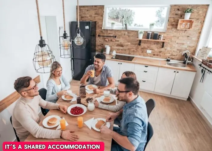 *rc12s* For Your Relaxed & Cosy + Free Parking + Free Fast Wifi * * Leeds