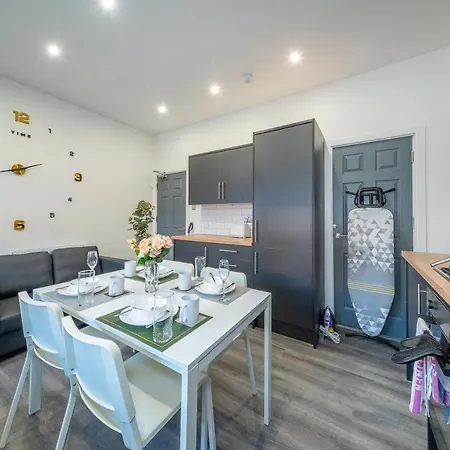 *rc12s* For Your Relaxed & Cosy + Free Parking + Free Fast Wifi * منزل للإقامة