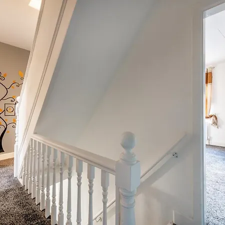 *rc12s* For Your Relaxed & Cosy + Free Parking + Free Fast Wifi * * ليدز